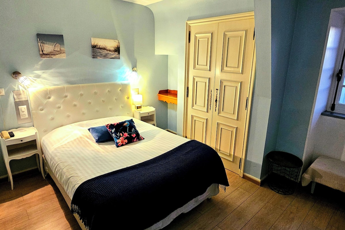 Premium bedding, desk, blackout curtains, soundproofing