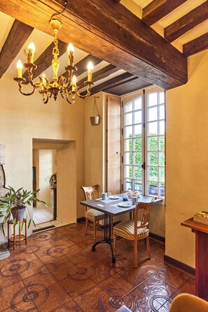 Se ofrece un desayuno bufé todos los días (por un coste adicional)