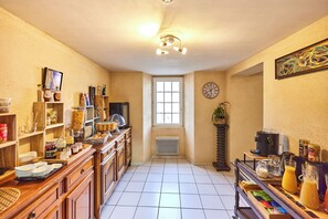 Daily buffet breakfast for a fee