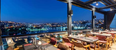 Breakfast, lunch, dinner served; Modern European cuisine, ocean views