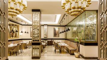 Breakfast, lunch, dinner served; Modern European cuisine, ocean views