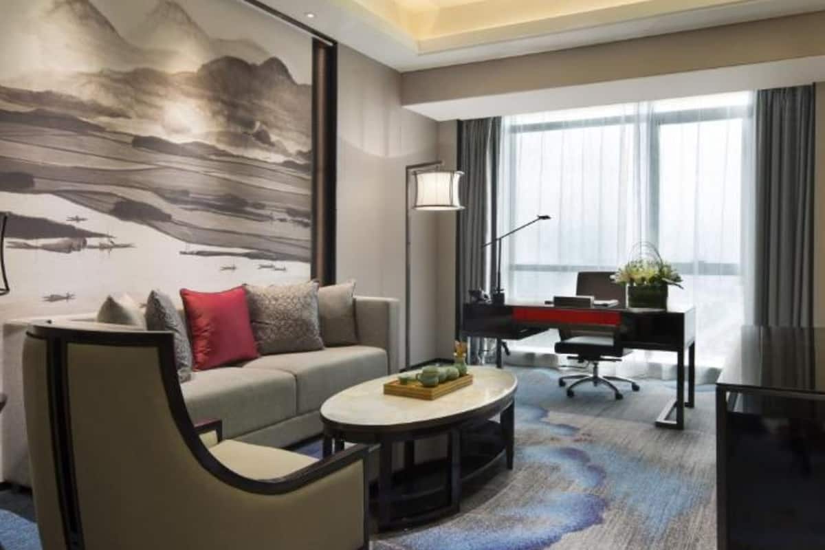 Suite Deluxe | Biancheria da letto di alta qualità, minibar, una cassaforte in camera