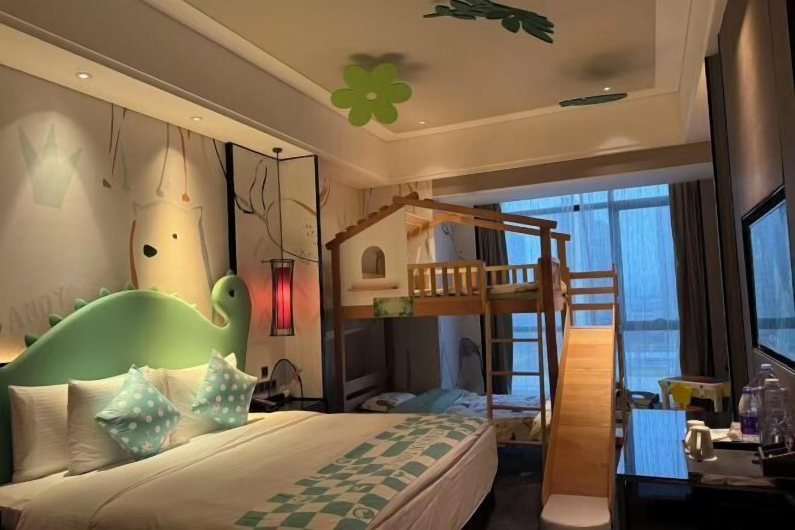 Ropa de cama de alta calidad, minibar, caja fuerte