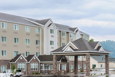 Exterior. Microtel Inn & Suites By Wyndham New Martinsville
