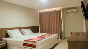 Deluxe kamer | Een minibar, een bureau, gratis wifi