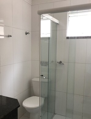 Apartamento Lateral | Bad | Dusj og håndklær