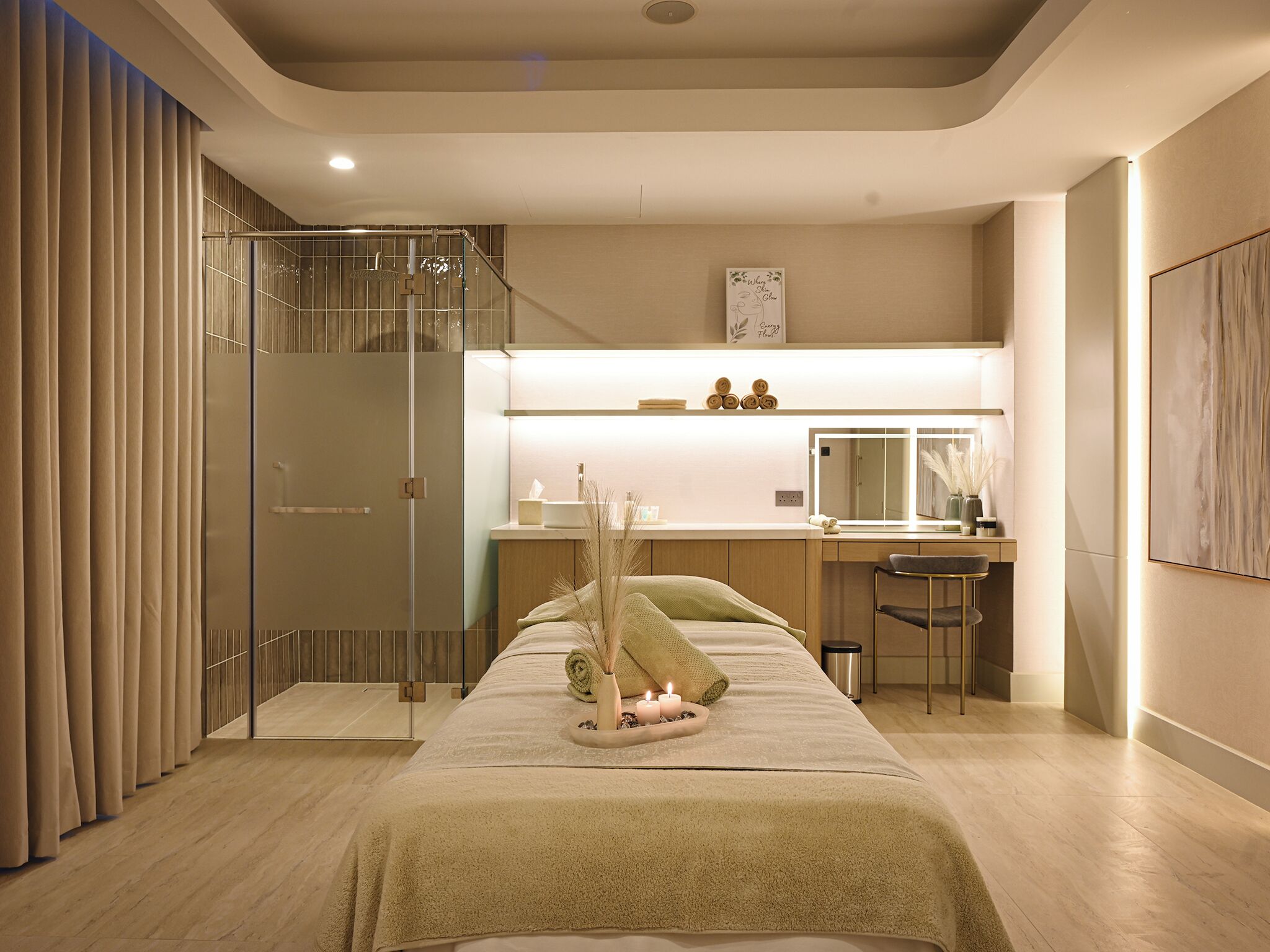 Un sauna, una bañera de hidromasaje, baño turco, tratamientos corporales