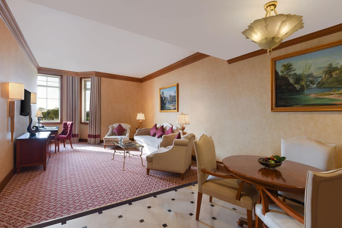 junior suite. | living area | 40-inch flat-screen tv with satellite channels, tv