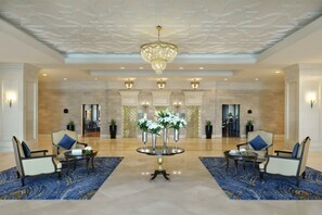 Coin salon dans le hall