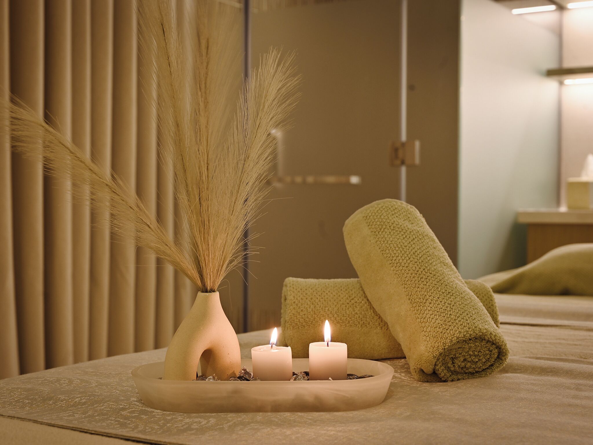 Un sauna, una bañera de hidromasaje, baño turco, tratamientos corporales