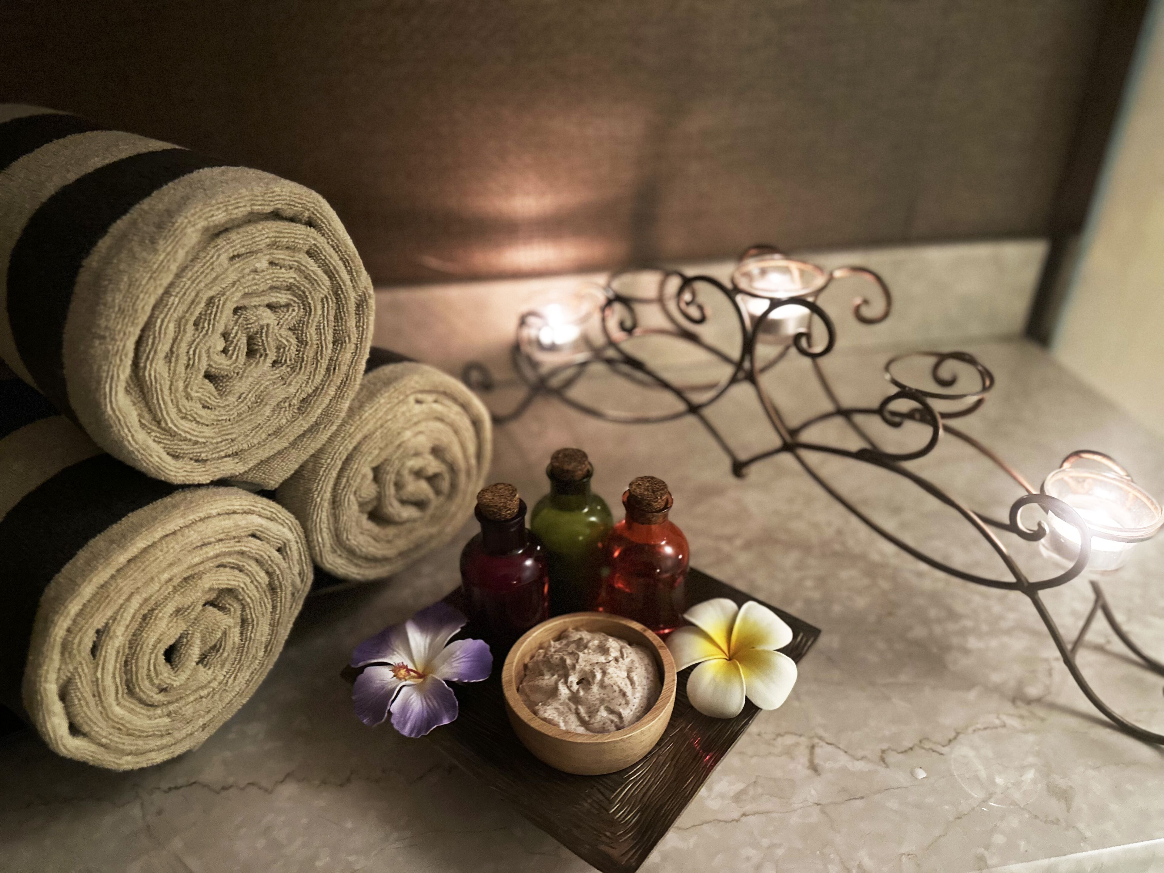 sauna, hot tub, steam room, body treatments, facials, 6 treatment rooms