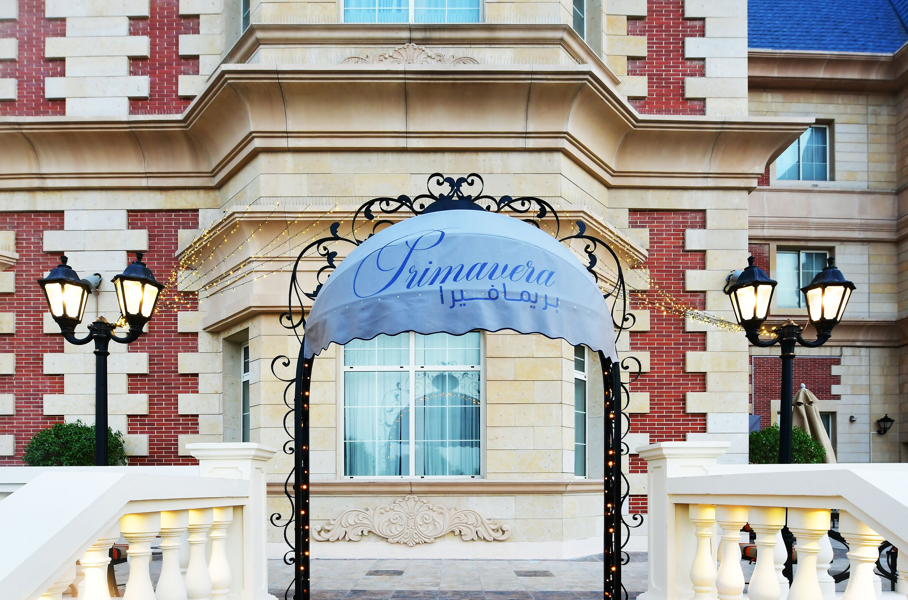 3 restaurants, breakfast, lunch, dinner served; british cuisine