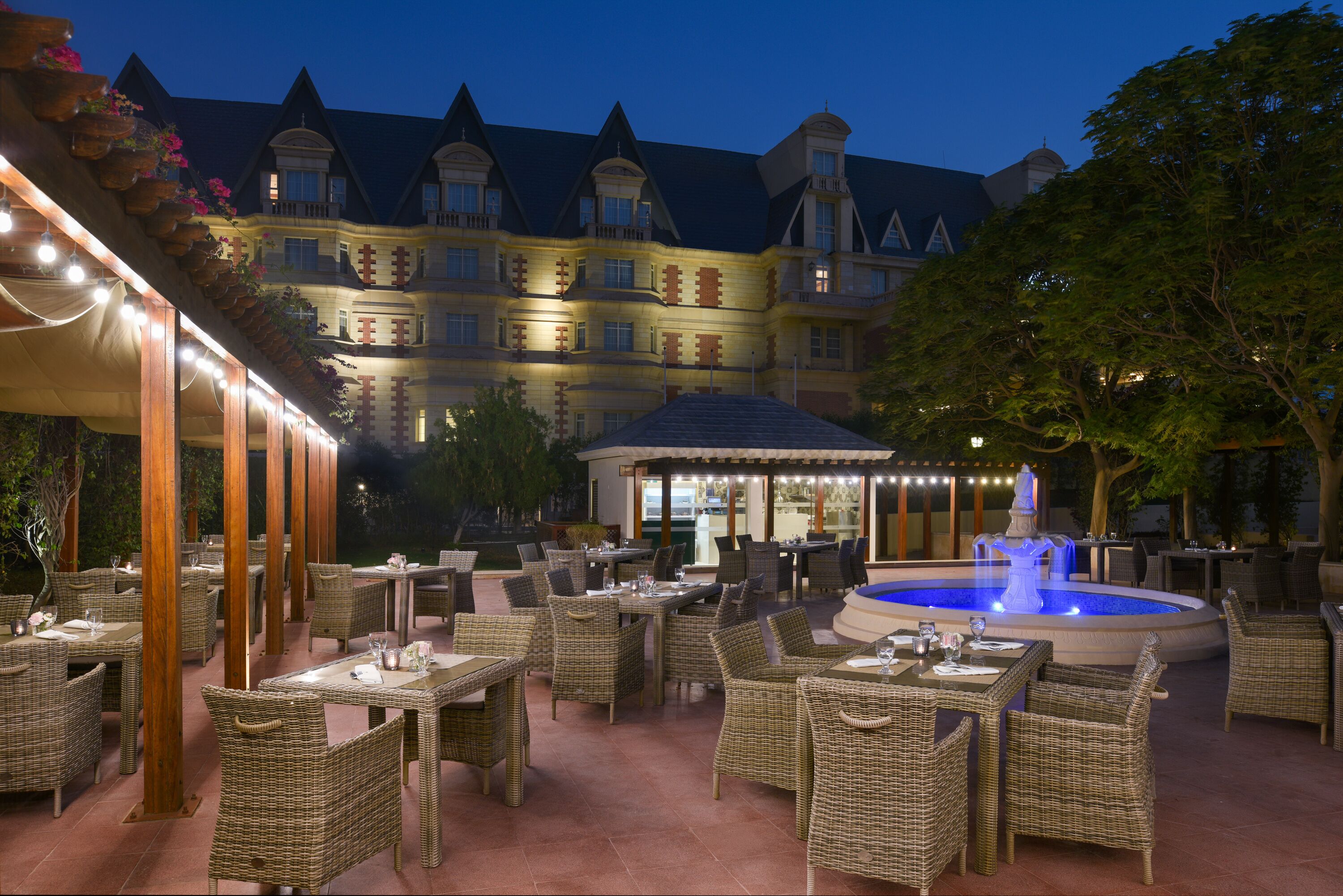 3 restaurants, breakfast, lunch, dinner served; british cuisine