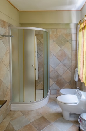 Apartamento, 2 habitaciones | 1 dormitorio, tabla de planchar con plancha, wifi gratis