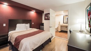 Standard Room, 1 Queen Bed, Accessible, Non Smoking | Desk, WiFi (free), alarm clocks, bed sheets - Red Roof Inn Wildwood - Cape May/ Rio Grande (Rio Grande)