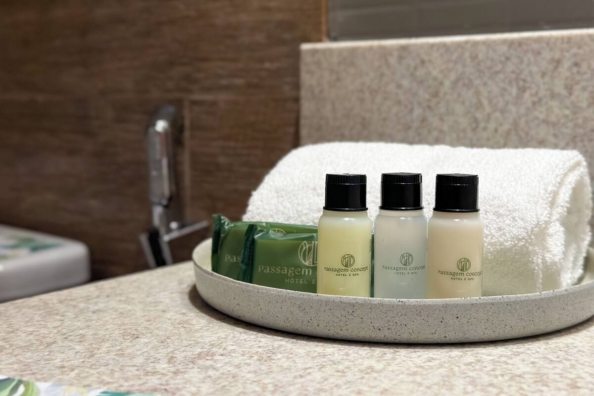 exclusive com piscina, 1 queen bed | bathroom | shower, rainfall showerhead, free toiletries, hair dryer