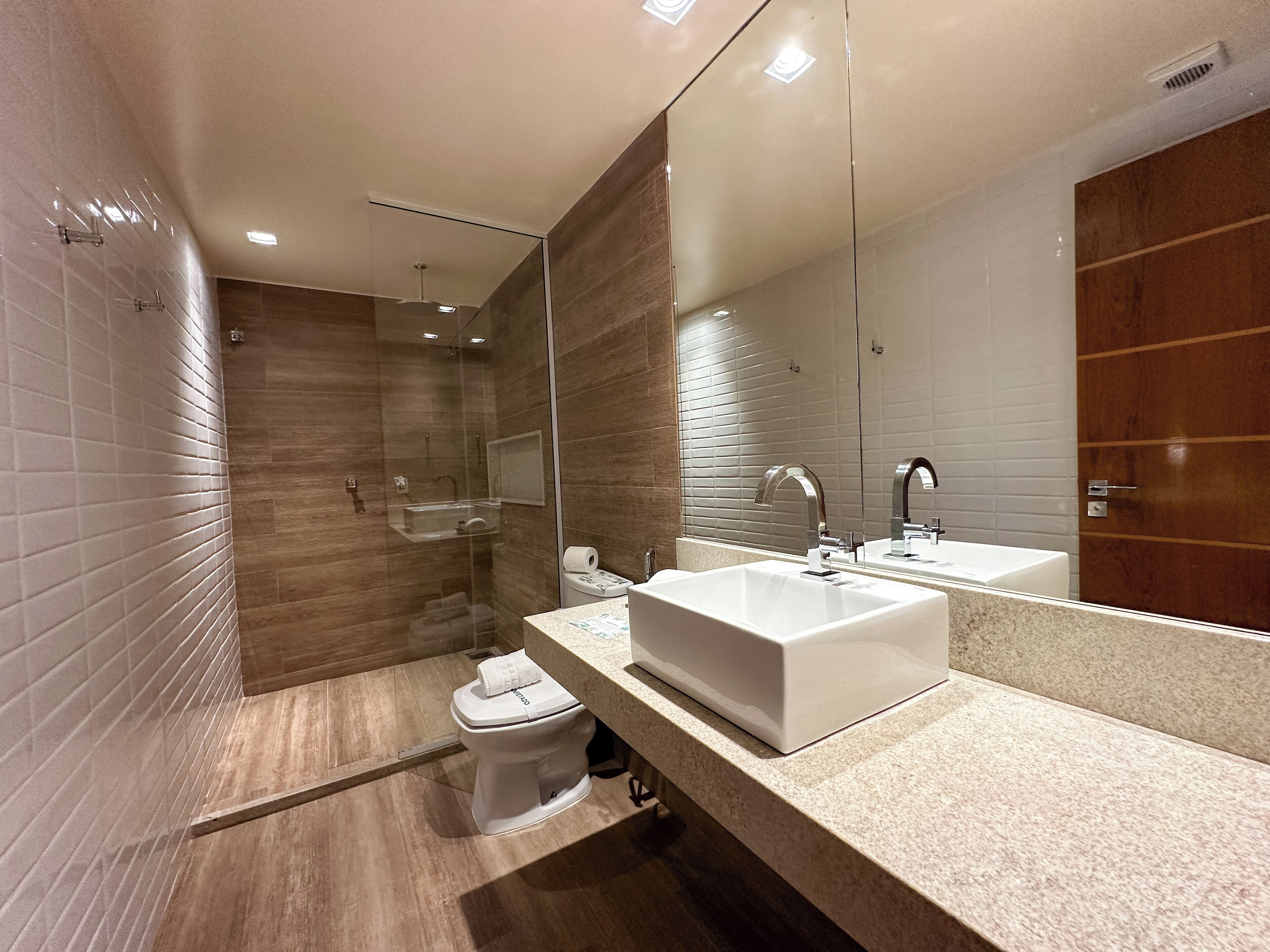 exclusive com piscina, 1 queen bed | bathroom | shower, rainfall showerhead, free toiletries, hair dryer
