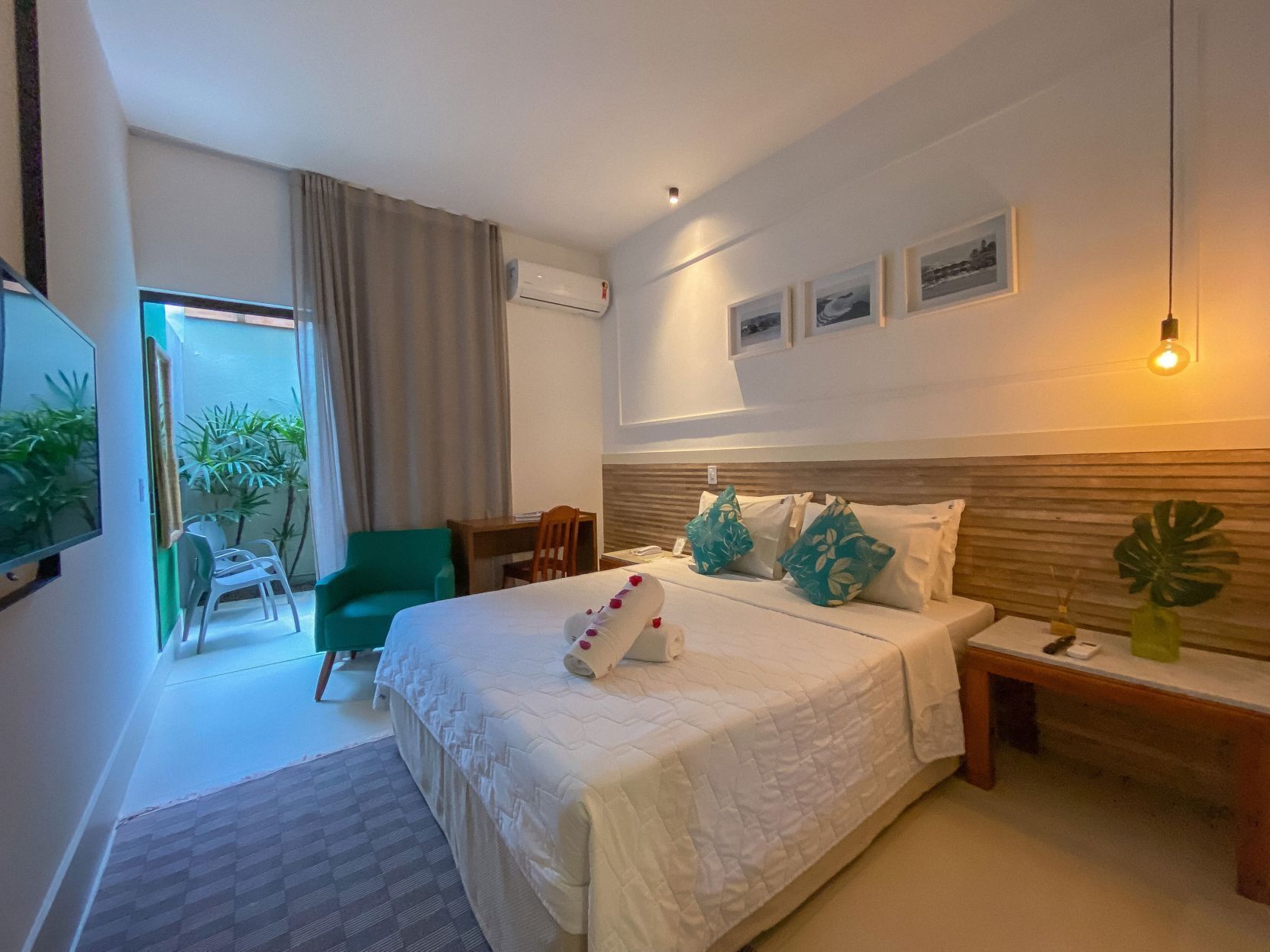 Minibar, desk, blackout curtains, free WiFi