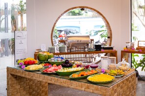 Free daily buffet breakfast