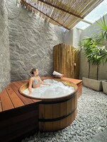 奢华双人房, 1 张特大床 | 迷你吧、办公桌、遮光窗帘、免费 WiFi