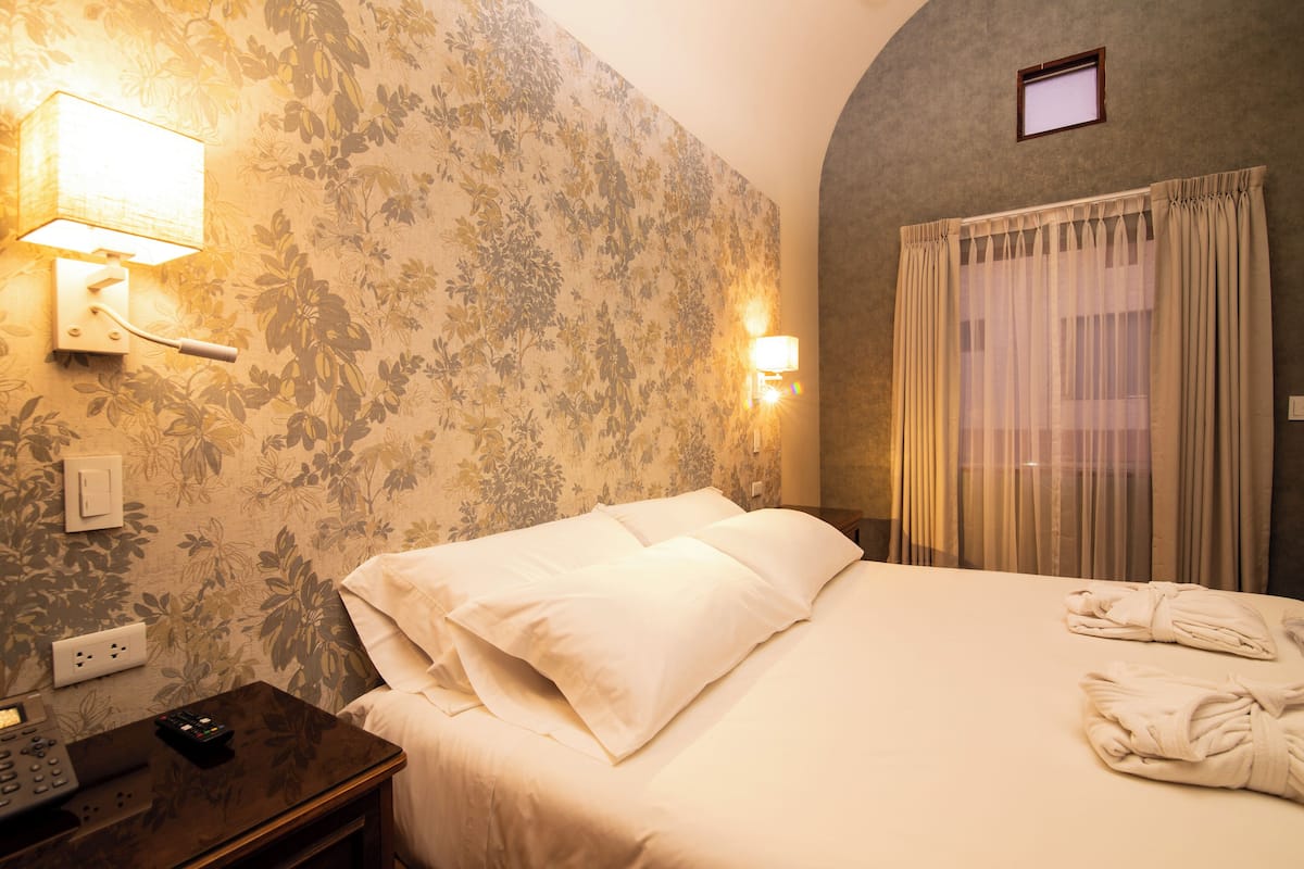 1 bedroom, premium bedding, down duvets, in-room safe
