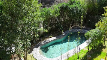 2 albercas al aire libre