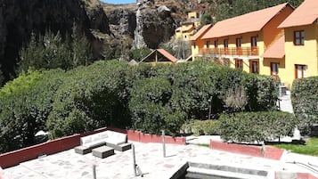 2 piscines extérieures