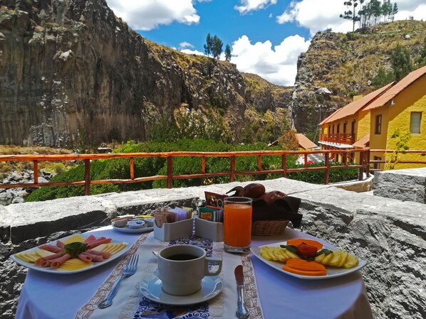 Free daily full breakfast - El Refugio Hotel Colca (Chivay)