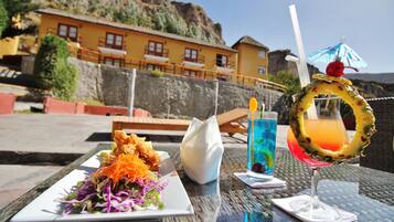 Tempat makan outdoor