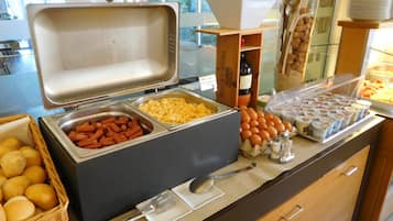 Aperto a pranzo e cena, cucina locale