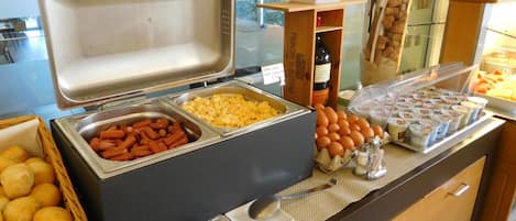 Lunch and dinner served, local cuisine