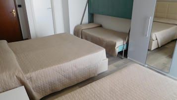 Una scrivania, Wi-Fi gratuito