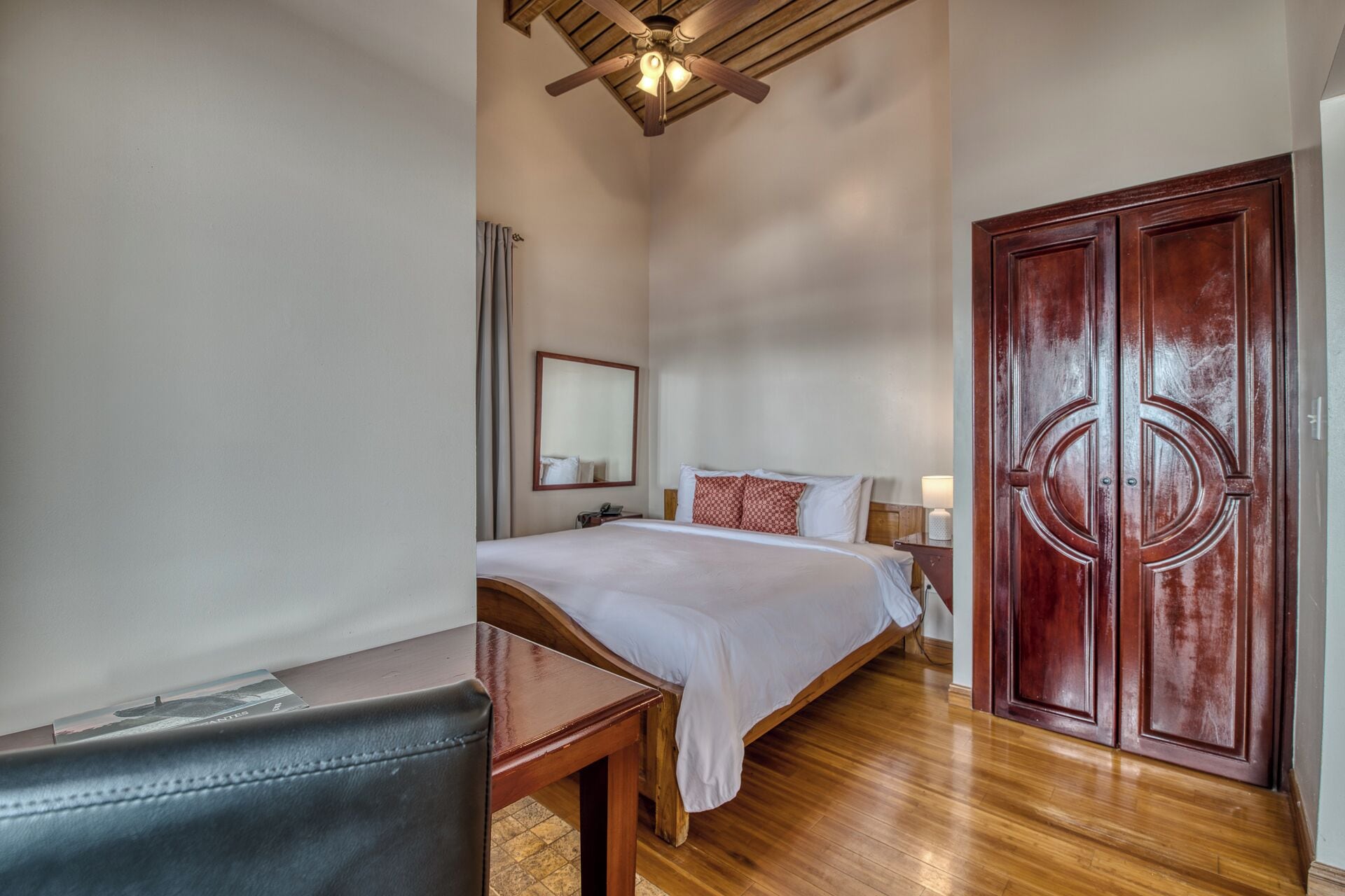 Luxury Suite, 1 King Bed, Sea View