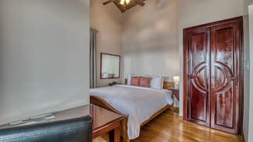 Luxury Suite, 1 King Bed, Sea View