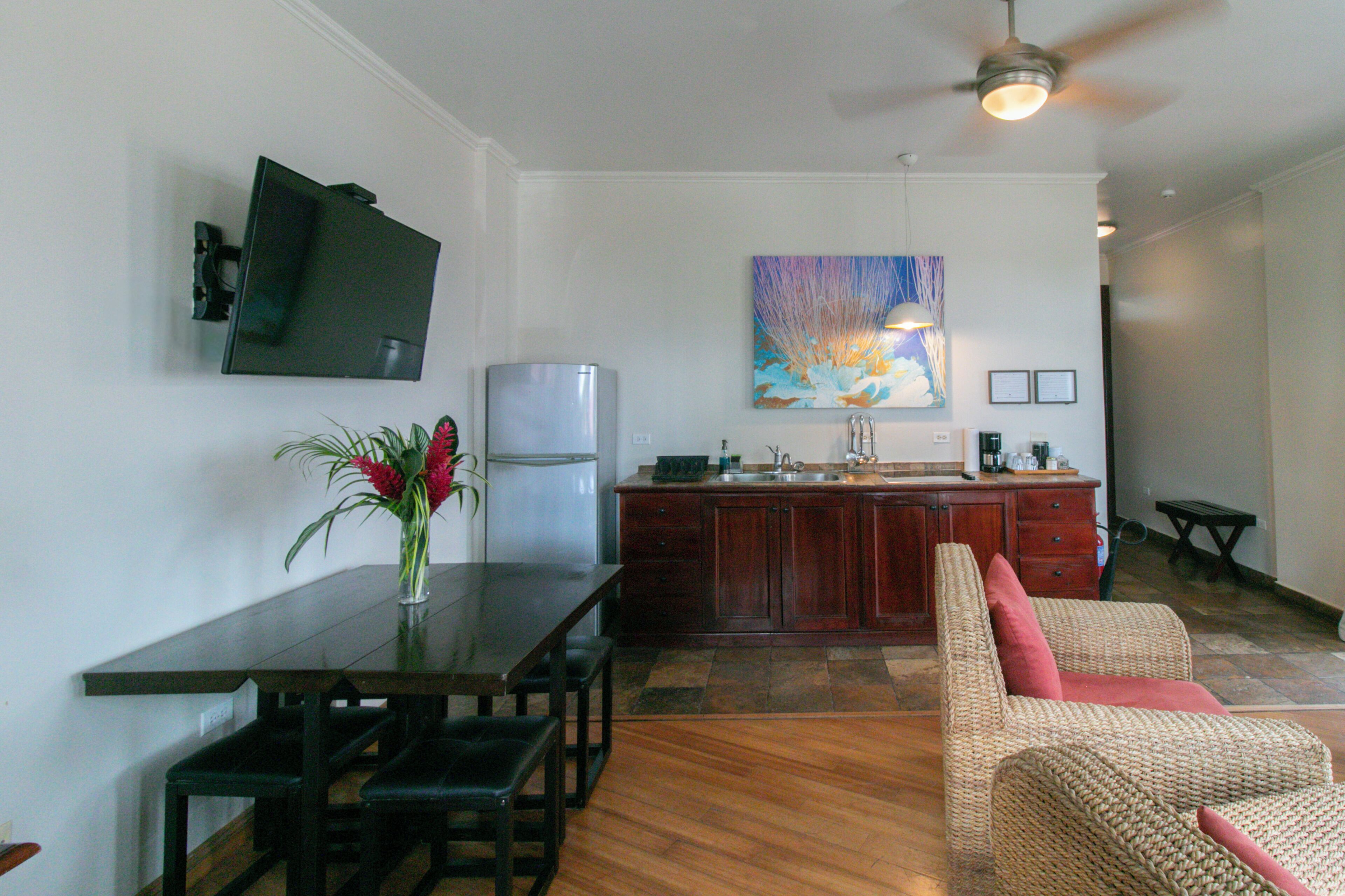 luxury suite, 1 bedroom, sea view | private kitchen | coffee/tea maker, freezer