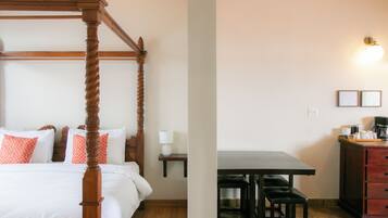 Suite de lujo, 1 cama King size, vista al mar | Sábanas de algodón egipcio, ropa de cama de alta calidad y edredón