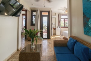 Deluxe 2 Queen | Living area | 32-inch LCD TV with cable channels, TV