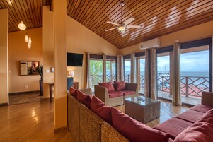 Penthouse Suite | Living area | 32-inch LCD TV with cable channels, TV