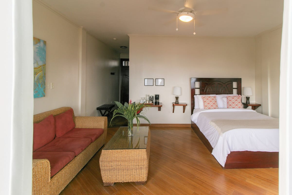 Deluxe suite, 1 slaapkamer | Lakens van Egyptisch katoen, luxe beddengoed, donzen dekbedden