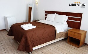 Premium bedding, in-room safe, desk, iron/ironing board - Hotel Libertad (Trujillo)