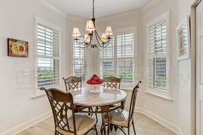 Condo, 3 phòng ngủ | Khu ăn uống