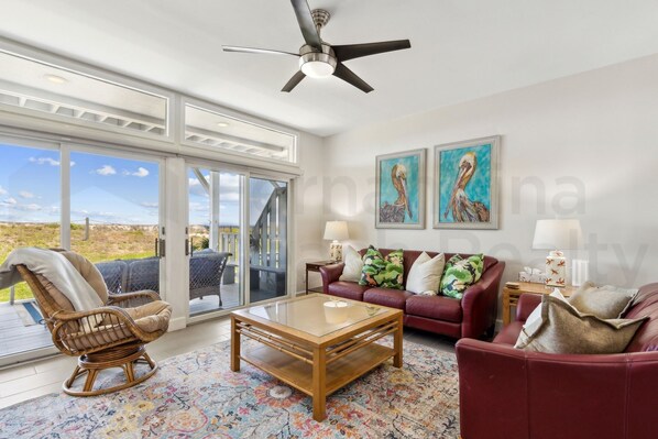 Casa geminada, 2 quartos | Área de estar | TV de tela plana