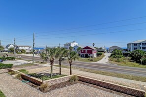 Condo, 3 Bedrooms | Property grounds