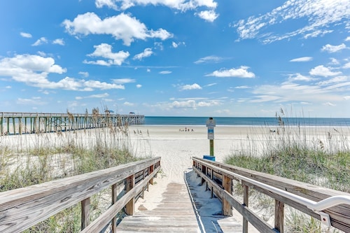 Spacious Oceanfront Condo, Easy Access to Private Fishing Pier by RedAwning