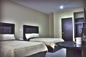 Standard Room, 2 Queen Beds | Premium bedding, desk, iron/ironing board, free WiFi - Hotel Queenton (Salamanca)