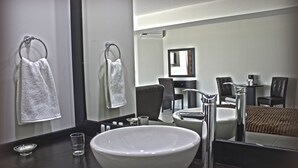 Rom – junior, byutsikt | Vask på badet