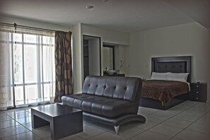 Premium bedding, desk, iron/ironing board, free WiFi - Hotel Queenton (Salamanca)