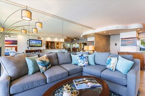 Living room - Royal Kahana 409 - 1Br Condo (Lahaina)
