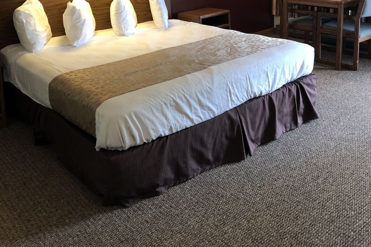Desk, iron/ironing board, WiFi (free), bed sheets