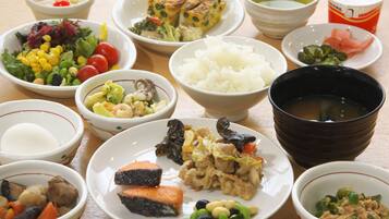 Desayuno buffet diario (JPY 1000 por persona)